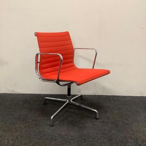 Design stoel, Vitra Eames EA 108, oranje - chroom, Huis en Inrichting, Stoelen, Eén, Gebruikt, Stof, Ophalen of Verzenden