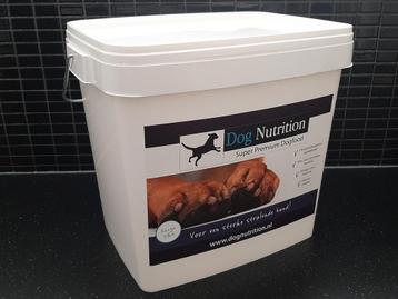 € 10 korting op Dog Nutrition  hondenvoer en gratis voerton.