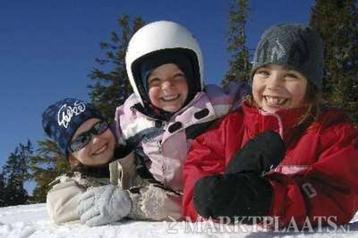 Skileraar voor kinderklasjes tijdens schoolvakantieweken