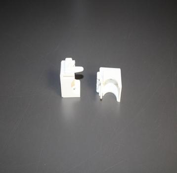 Kunststof montage beugel (L ) vorm  3 cm voor gordijnrail