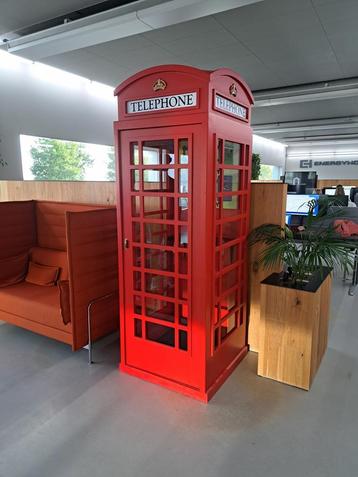 De Engelse telefooncel de ideale belplek voor op het kantoor