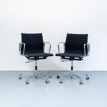 6x Vitra Eames Ea117 bureaustoelen Zwart Hopsak Chroom