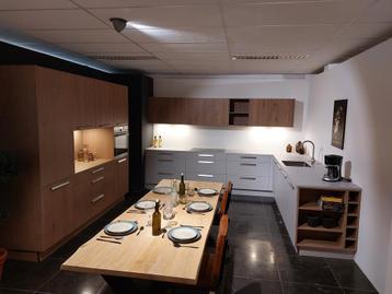 Nolte showroom keuken platina grijs/hout - incl. appartuur