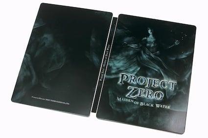 Project Zero Maiden of Black Water (Steelbook Edition + G..., Spelcomputers en Games, Games | Nintendo Wii U, Zo goed als nieuw