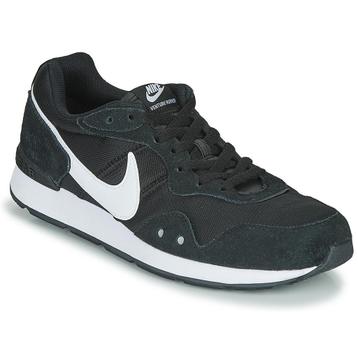 Nike  VENTURE RUNNER  Zwart Lage Sneakers