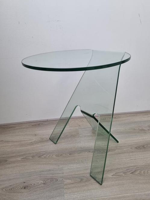 Glazen bijzettafel koffietafel in de stijl van Vittorio Livi, Huis en Inrichting, Tafels | Bijzettafels, 60 cm of meer, Minder dan 55 cm