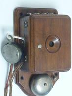 Analoge telefoon - Muurtelefoon - houten eiken kast,