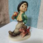 Goebel Hummel - Beeld, Strolling Along - TMK5 - 12.5 cm -, Antiek en Kunst, Curiosa en Brocante