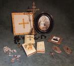 Collectie van 12 devotional items (12) - Zilver, Hout, Brons