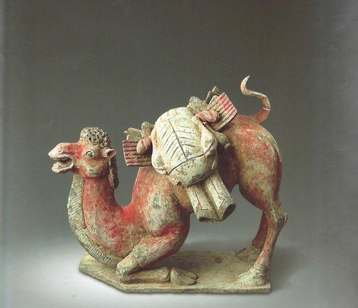 Noordelijke Qi-dynastie Aardewerk Geverfde aardewerk kameel, Antiek en Kunst, Antiek | Overige Antiek