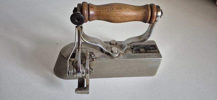 Hoffman - Strijkijzer - IJzer, Hout, Antiek en Kunst, Curiosa en Brocante