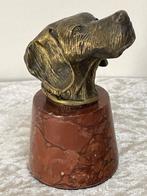 Decoratief ornament - Frankrijk - Hond op Sokkel