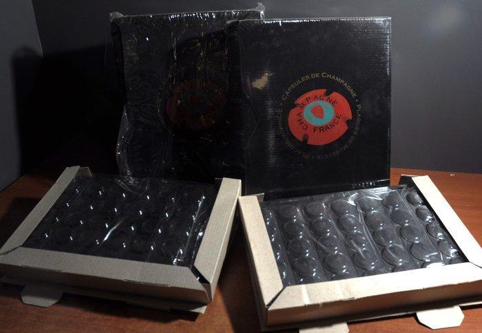 Champagne capsules - 2 Nieuwe Albums voor Champagne capsules, Antiek en Kunst, Antiek | Speelgoed