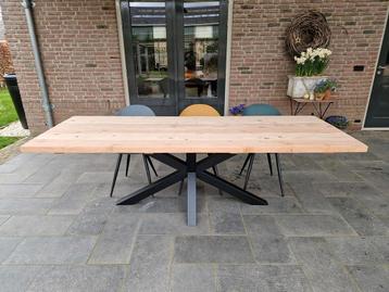 Douglas tuintafel / Houten tuintafel / Tuintafel douglas beschikbaar voor biedingen