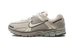 Nike Zoom Vomero 5 Light Orewood Brown Armory Blue - 46, Verzenden, Nike, Nieuw, Sneakers of Gympen