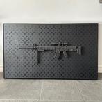DALUXE ART - Louis vuitton black gun - XXXL (life size), Antiek en Kunst, Kunst | Schilderijen | Modern