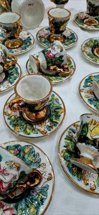 Capodimonte - Koffieservies (25) - Porselein, Glazuur, Goud, Antiek en Kunst, Antiek | Meubels | Tafels