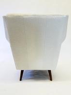 Club fauteuil in bouclé, Hout, Minder dan 75 cm, Ophalen of Verzenden, Zo goed als nieuw