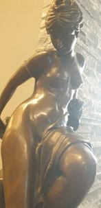 Ferdinand Lepcke - sculptuur, Getting ready for a bath. (