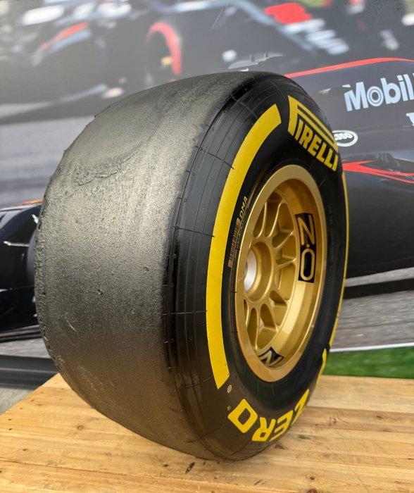 Wiel compleet met band - Formule 1 - Pirelli - O.Z *** NO, Verzamelen, Automerken, Motoren en Formule 1