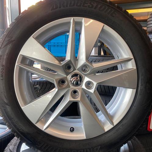 17 inch Winterset | Origineel Skoda SuperB Bridgestone band, Auto-onderdelen, Banden en Velgen, 17 inch, Winterbanden, 215 mm