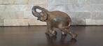Pierre Chenet (XX-XXI) - sculptuur, LElephant a la trompe