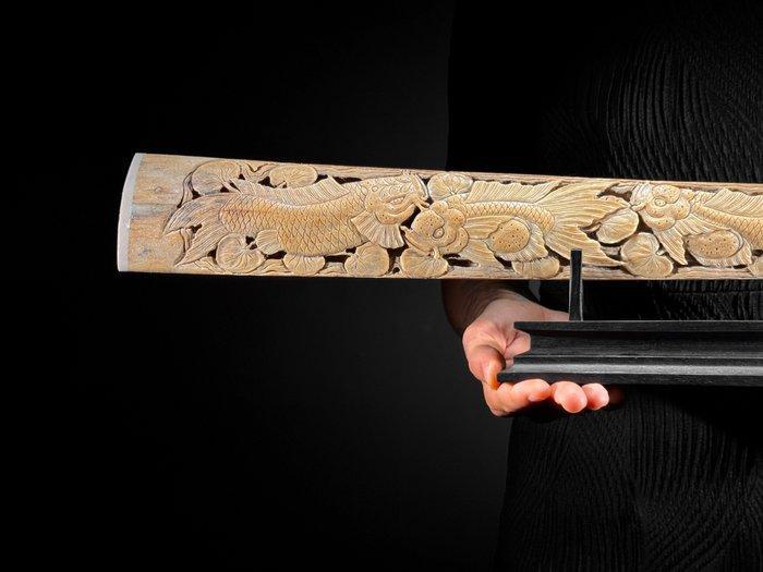 GEEN VEILINGPRIJS - fijn gesneden groot rostrum van een, Antiek en Kunst, Kunst | Designobjecten