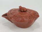 Mokusen Sugie - Theepot - Klei - Theepot Frog on Reishi
