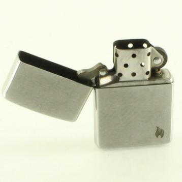 Zippo 200 Stripe beschikbaar voor biedingen