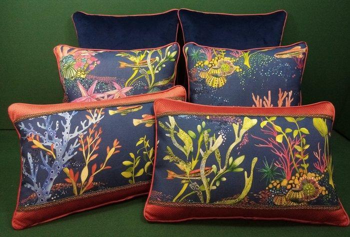 Kussenset met Coralline-stof, door Osborne & Little,, Antiek en Kunst, Curiosa en Brocante