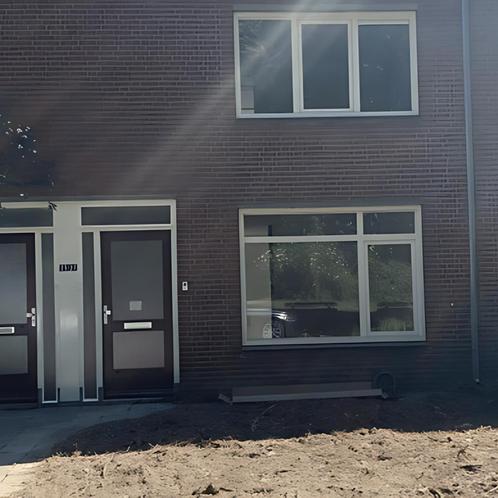 Eengezinswoning met tuin en parkeerplaats in Oisterwijk, Huizen en Kamers, Garages en Parkeerplaatsen