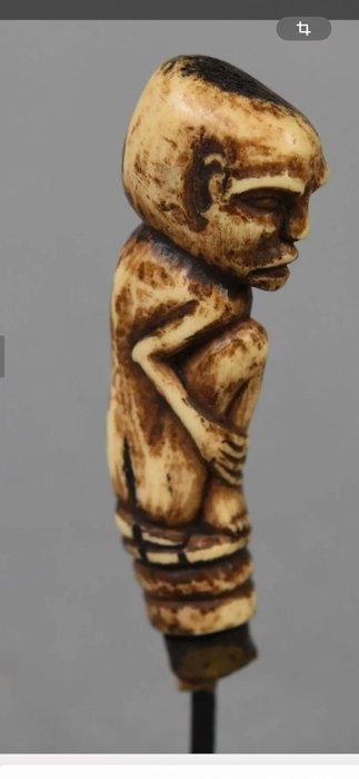 Betelknop – Sasak – Lombok – begin 20e eeuw – Gesneden hout, Antiek en Kunst, Kunst | Niet-Westerse kunst