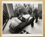 Robert Doisneau - Magasin Renault des Champes Elysées.