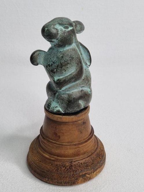 Beeldje, Sculpture en bronze patiné représentant un lapin, Antiek en Kunst, Curiosa en Brocante