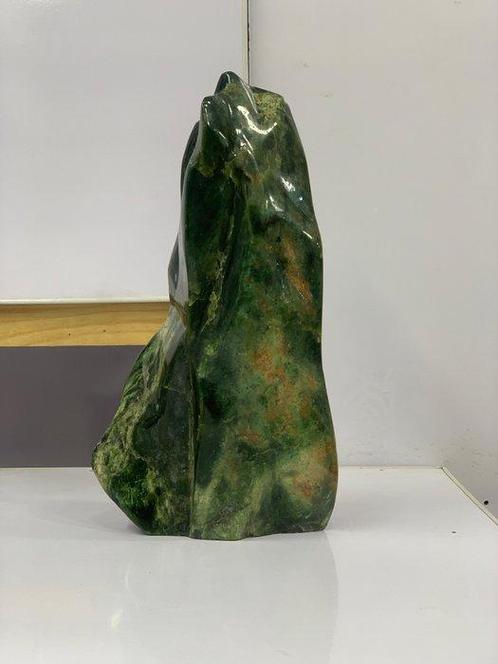A+ GRAAD KWALITEIT NEPHRIET JADE Vrije vorm - Hoogte: 300 mm, Verzamelen, Mineralen en Fossielen