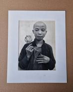 Thérèse Le Prat - Chinese boy with tulip