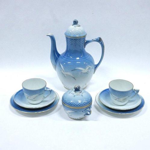 Bing & Grøndahl - Koffie- en theeservies (41) - Porcelain, Antiek en Kunst, Antiek | Meubels | Tafels