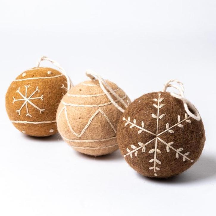 Kerstballen Vilt - Gingerbread Large Geborduurd Lijnen en Sn, Diversen, Kerst, Nieuw, Ophalen of Verzenden