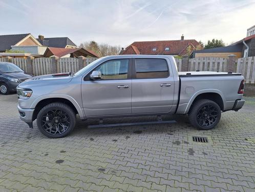 Dodge Ram 1500 5.7 V8 4x4 Crew Cab Laramie, Auto's, Bestelauto's, Dealer onderhouden, Lease, Zwart, Automaat, Overige kleuren