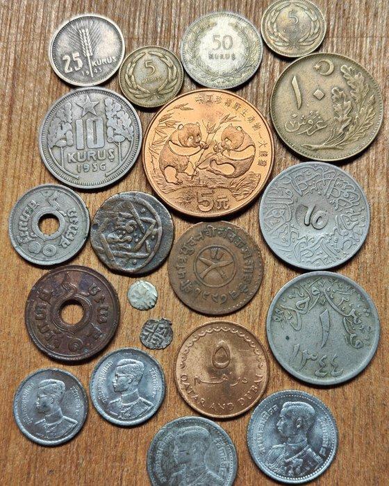 Wereld. Lot of 20 coins. Turkey, Thailand, Nepal, Saudi, Postzegels en Munten, Munten | Europa | Niet-Euromunten