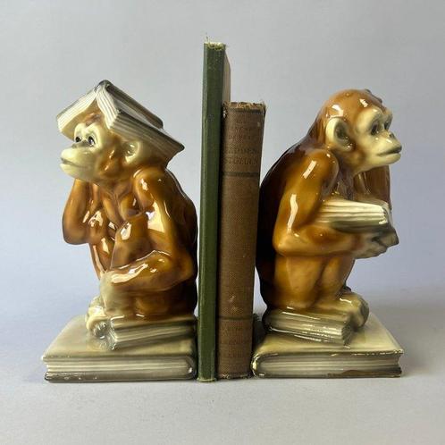 Boekensteunen - Pair eclectic Porcelain Seated monkeys on, Antiek en Kunst, Antiek | Glas en Kristal