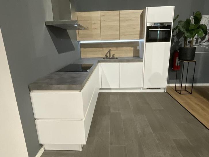 Keuken met inbouwapparatuur, Nobilia, Van Gogh /Dali, alp, Huis en Inrichting, Keuken | Complete keukens