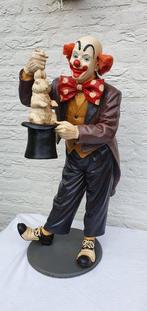Jun Asilo - Jun Asilo - Figuur - Clown met konijn uit hoge