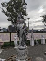 Tuinbeeld vrouw met bloemen, Nieuw