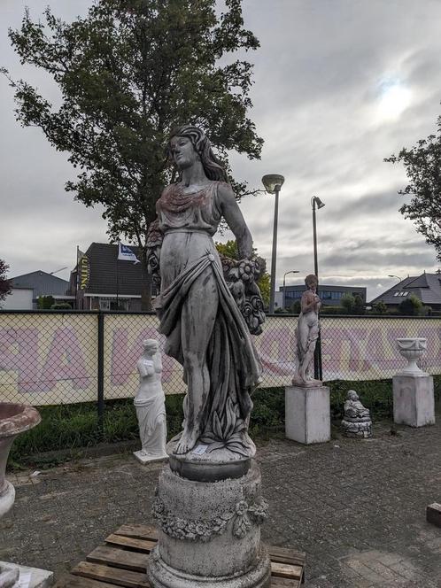 Tuinbeeld vrouw met bloemen, Tuin en Terras, Tuinbeelden