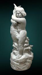 Beeld, Grande Fanciullo che sorride con Pesce Mitologico •, Antiek en Kunst, Antiek | Keramiek en Aardewerk