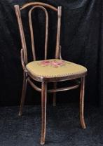 Thonet – Bugholzstuhl mit floraler Polsterung – Holz,