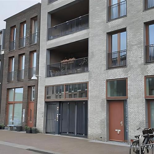 Parkeerplaats te huur aan de Loes van Marlestraat 34 gevonde, Huizen en Kamers, Garages en Parkeerplaatsen