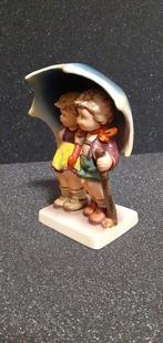 Goebel - Beeldje - Hummel Nr 71 2/0  Stormy Weather  -