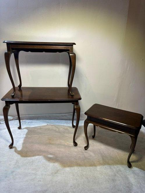 Set bijzettafels - Prachtige Set van Mahonie Bijzettafels in, Antiek en Kunst, Curiosa en Brocante